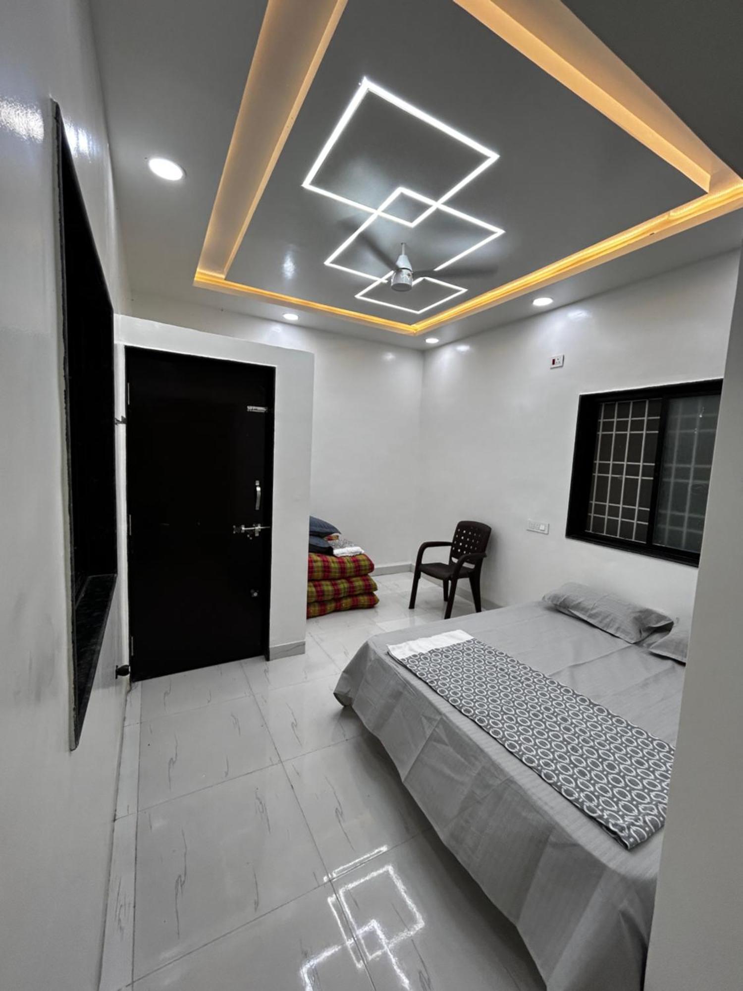 Vatavriksha Guest House,Akkalkot Akalkot Exterior photo