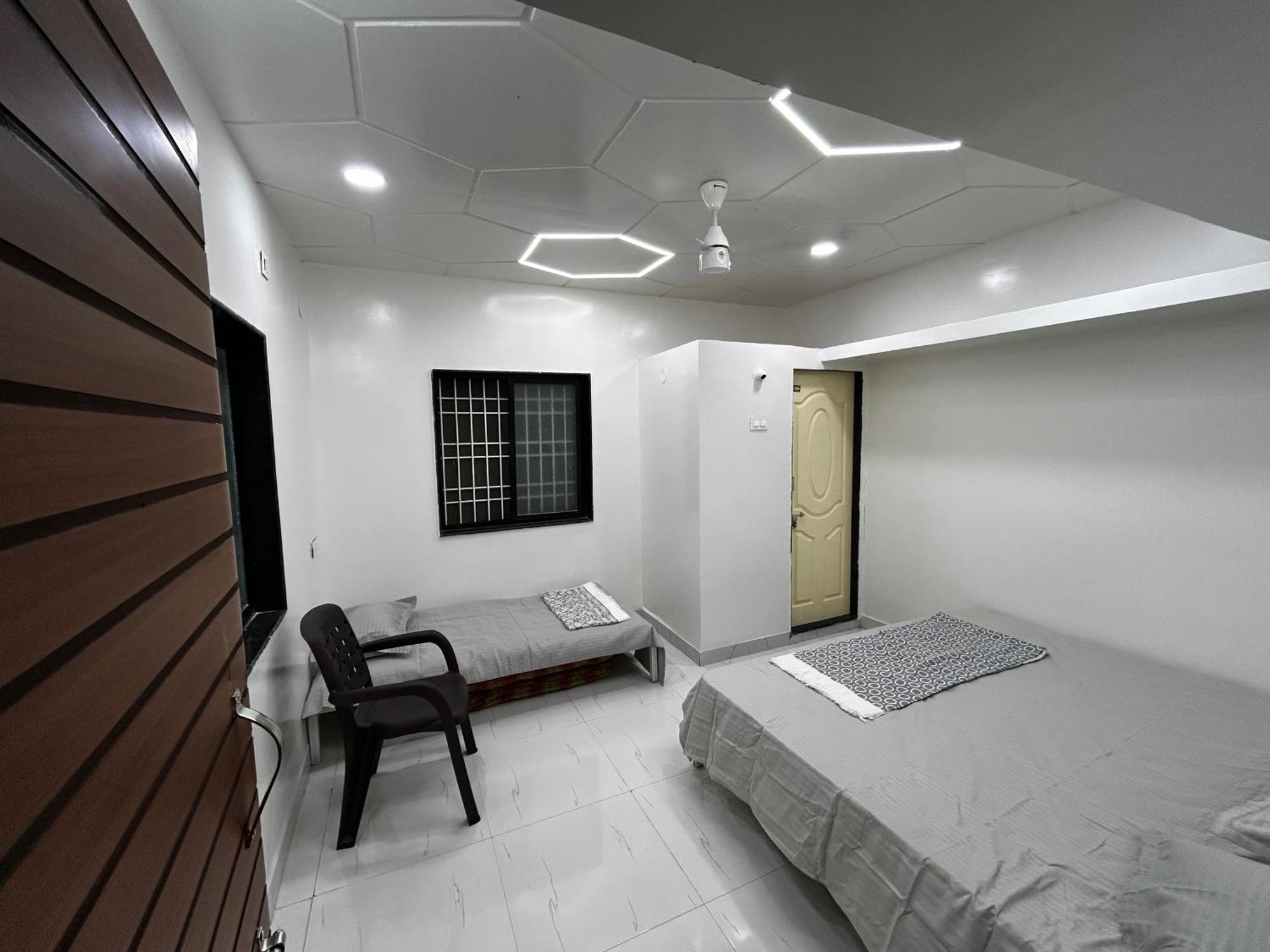 Vatavriksha Guest House,Akkalkot Akalkot Exterior photo